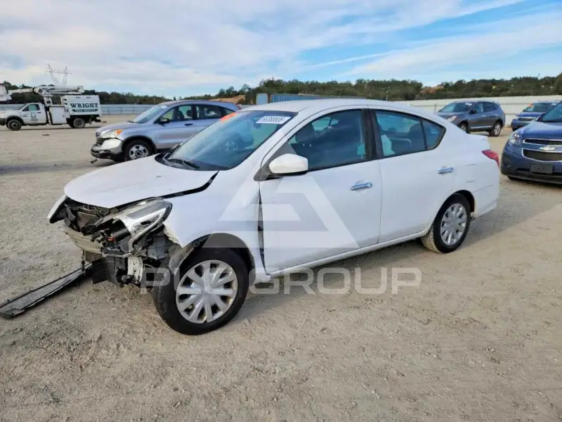 2019 Nissan VERSA photo