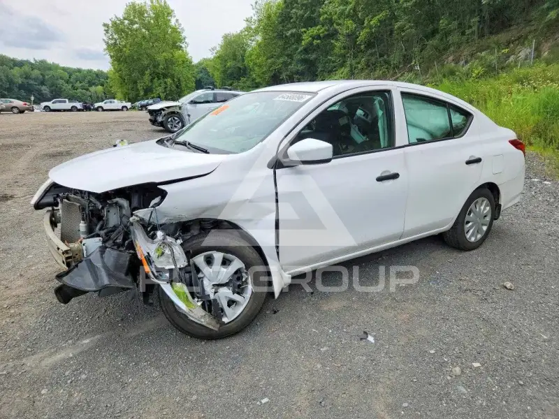 2019 Nissan VERSA фото