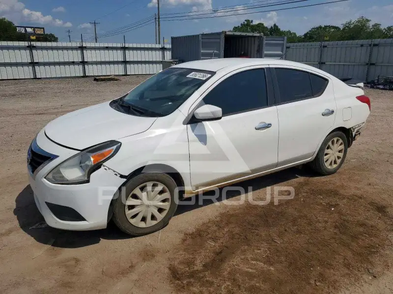 2019 Nissan VERSA photo