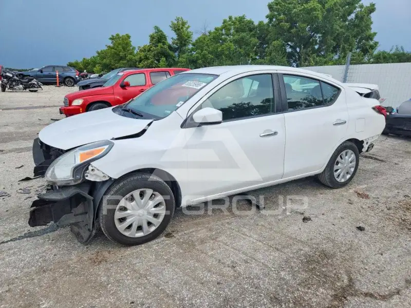 2019 Nissan VERSA фото