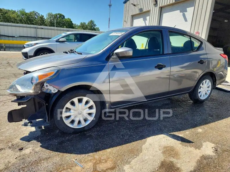 2019 Nissan VERSA фото