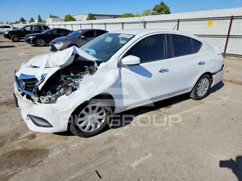2019 Nissan VERSA фото