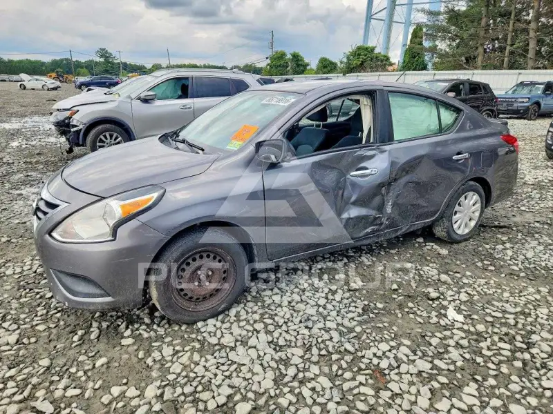 2019 Nissan VERSA photo