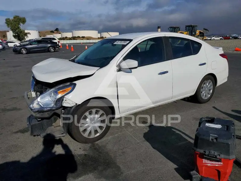 2019 Nissan VERSA фото