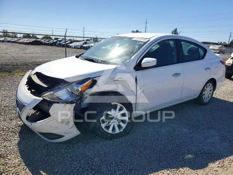 2019 Nissan VERSA фото