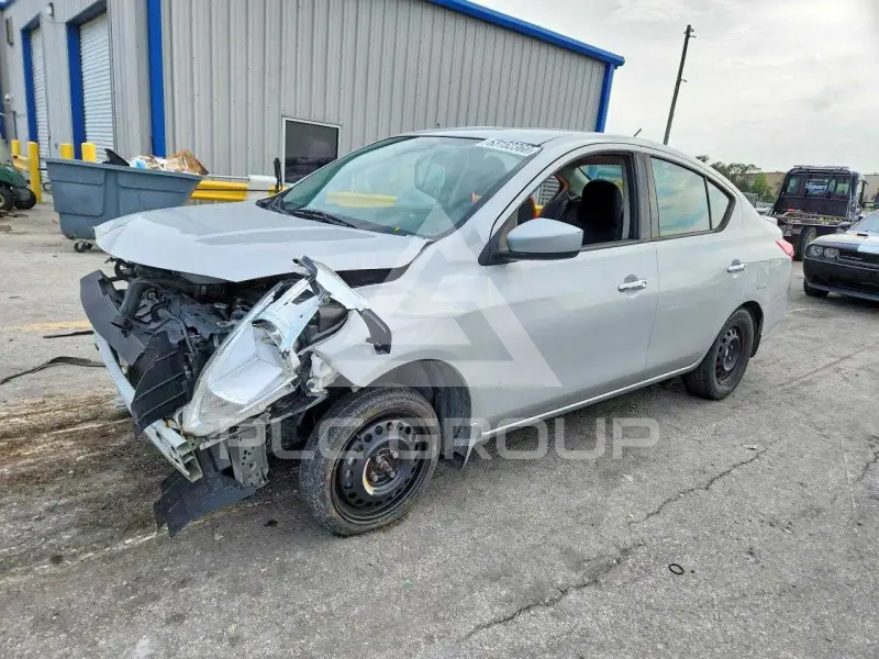 2019 Nissan VERSA photo