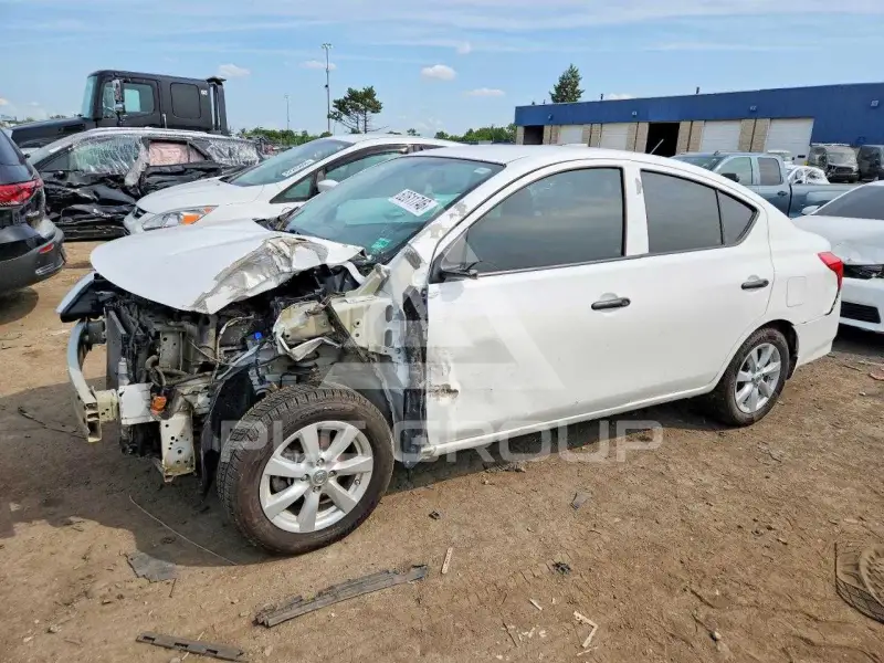 2019 Nissan VERSA photo