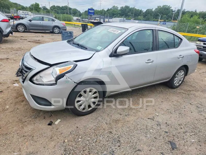 2019 Nissan VERSA photo
