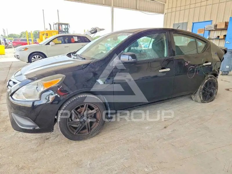 2019 Nissan VERSA фото