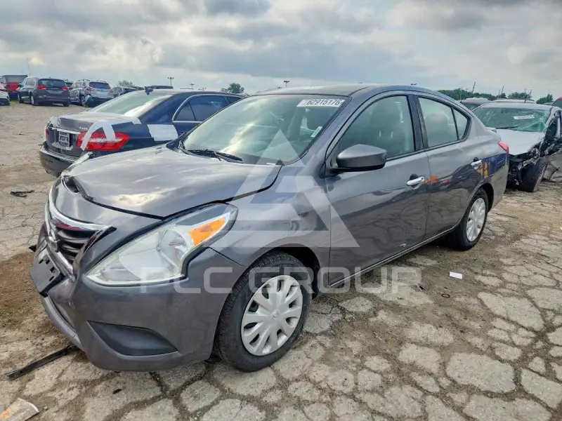 2019 Nissan VERSA photo