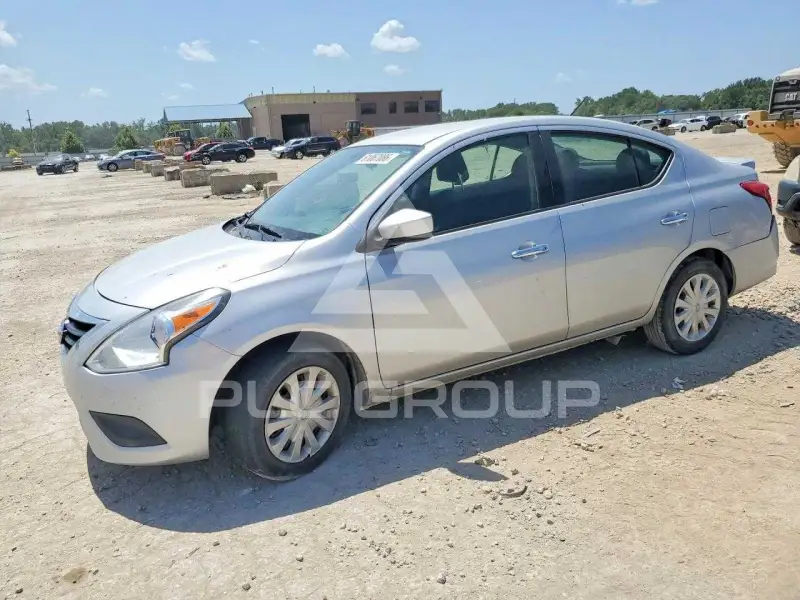 2019 Nissan VERSA photo
