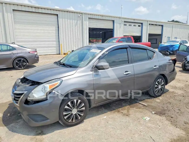 2019 Nissan VERSA photo