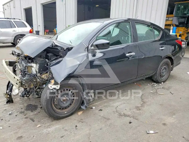2019 Nissan VERSA фото