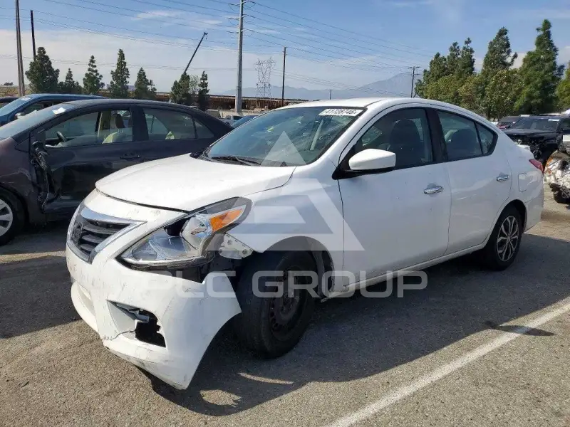2019 Nissan VERSA photo