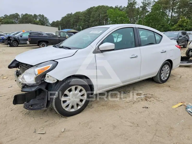 2019 Nissan VERSA photo