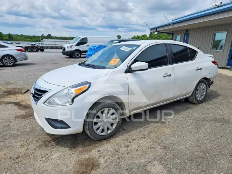 2019 Nissan VERSA фото