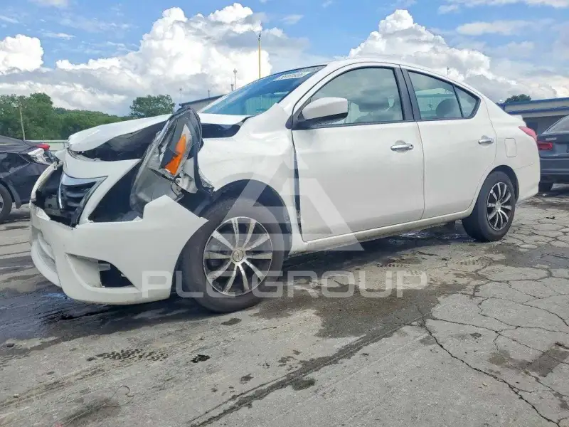 2019 Nissan VERSA фото
