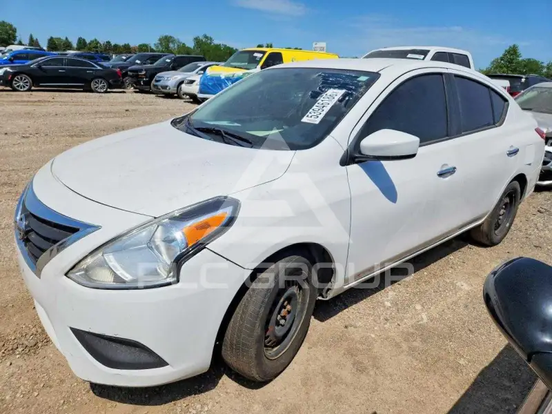 2019 Nissan VERSA фото
