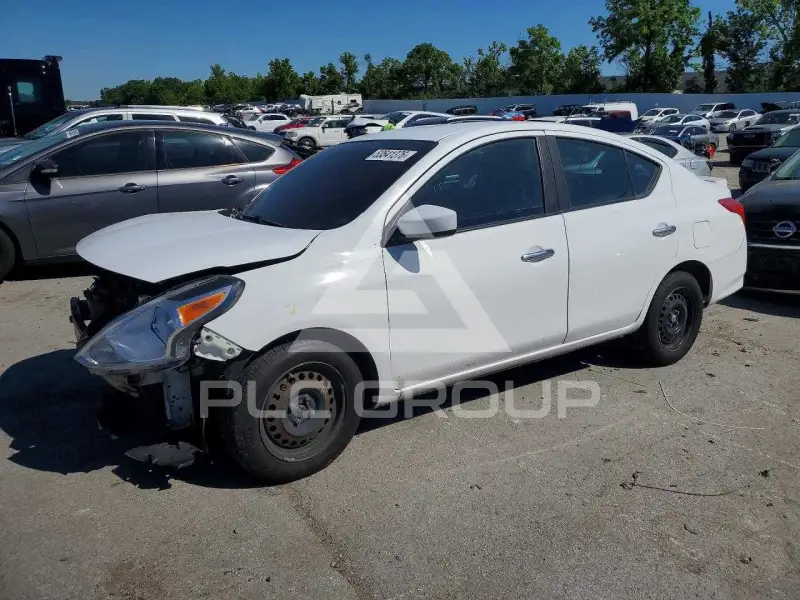 2019 Nissan VERSA photo