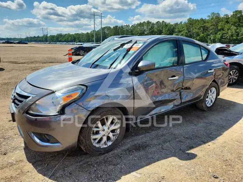 2019 Nissan VERSA photo