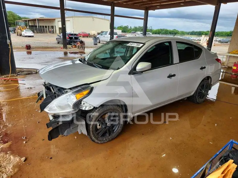 2019 Nissan VERSA фото