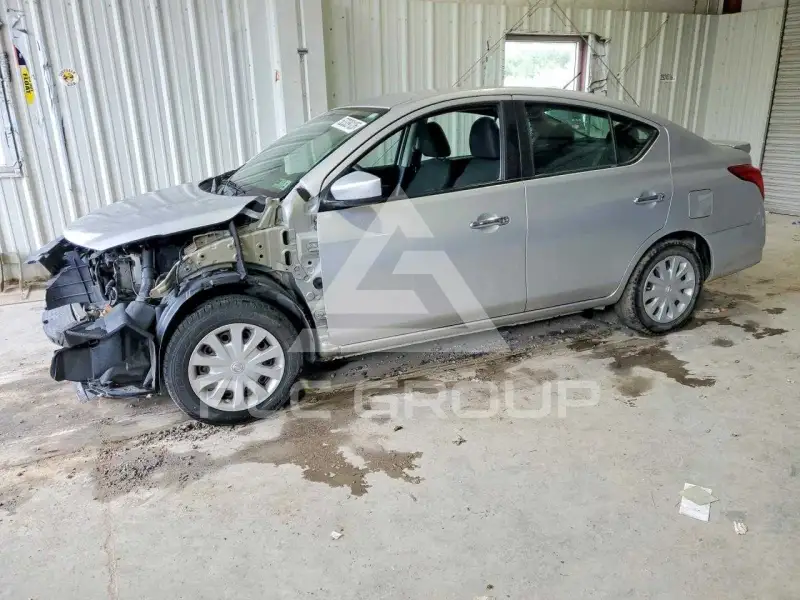 2019 Nissan VERSA фото