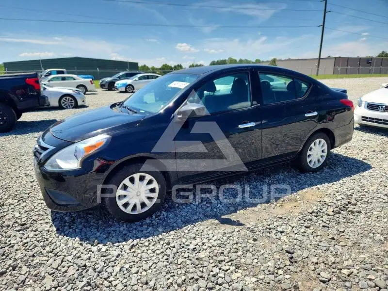2019 Nissan VERSA фото