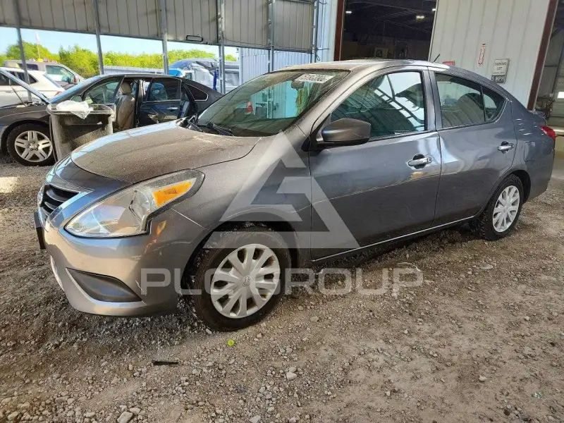 2019 Nissan VERSA photo