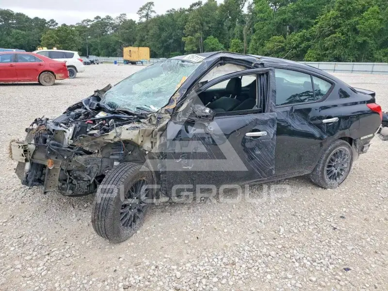 2019 Nissan VERSA photo