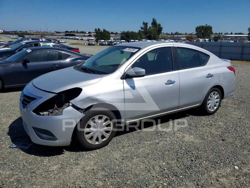 2019 Nissan VERSA photo