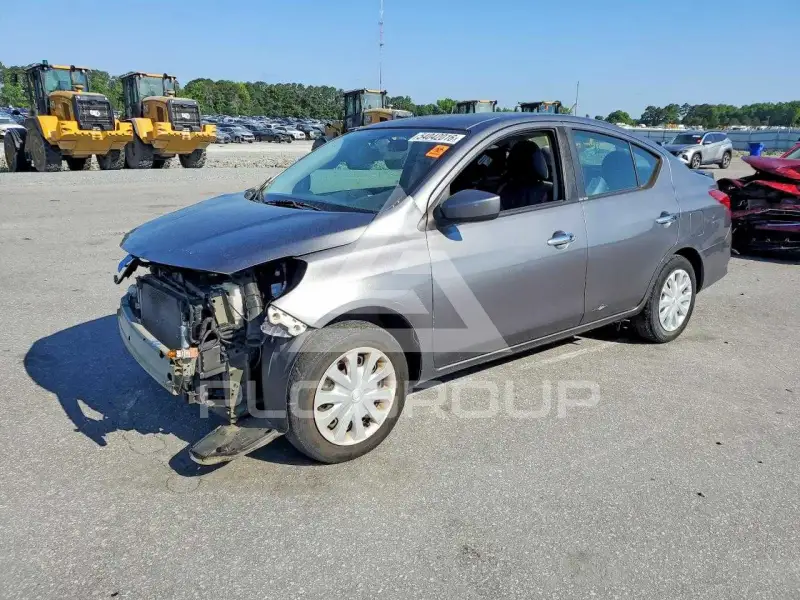 2019 Nissan VERSA photo