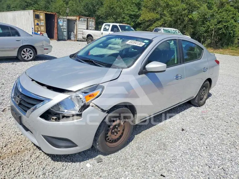 2019 Nissan VERSA photo