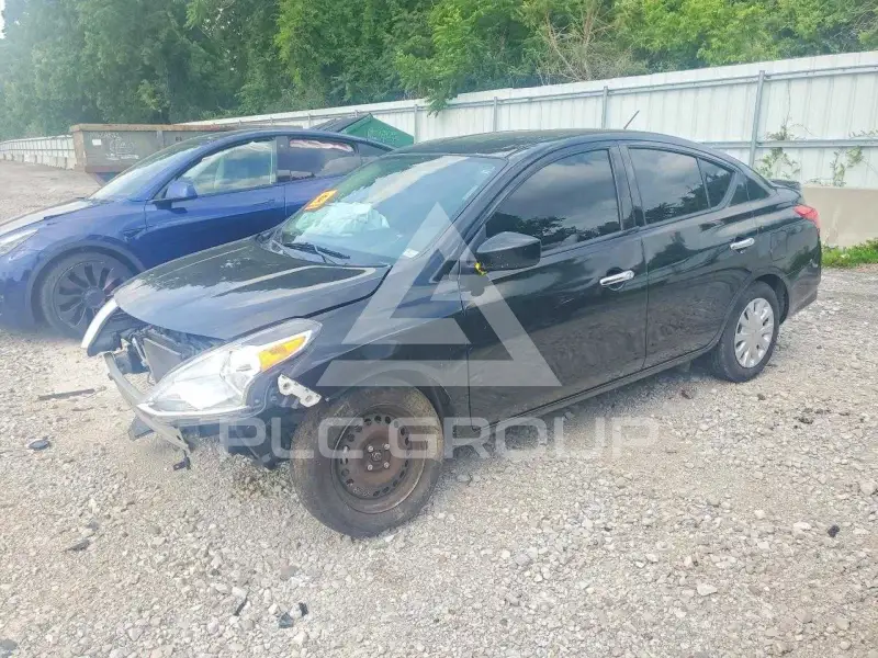 2019 Nissan VERSA photo