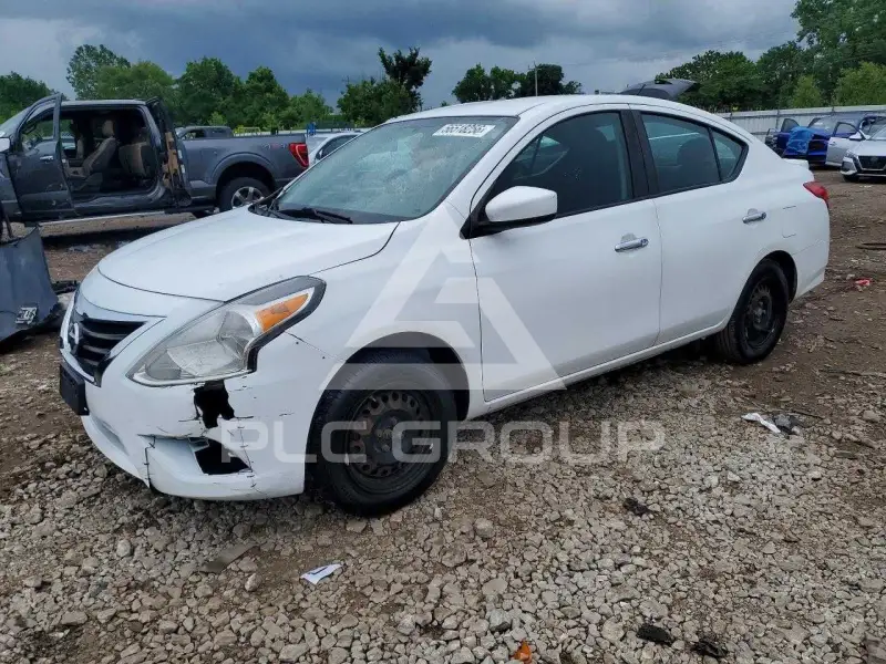 2019 Nissan VERSA photo