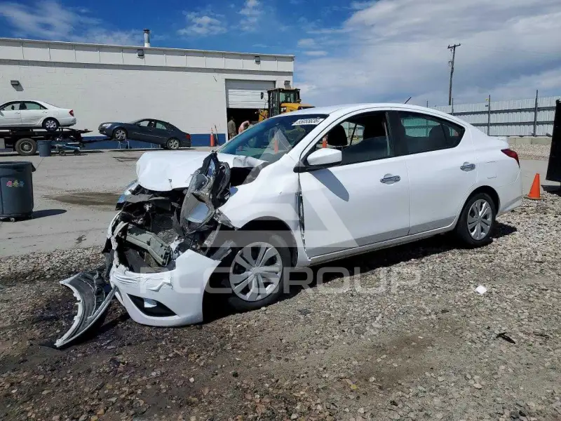 2019 Nissan VERSA фото