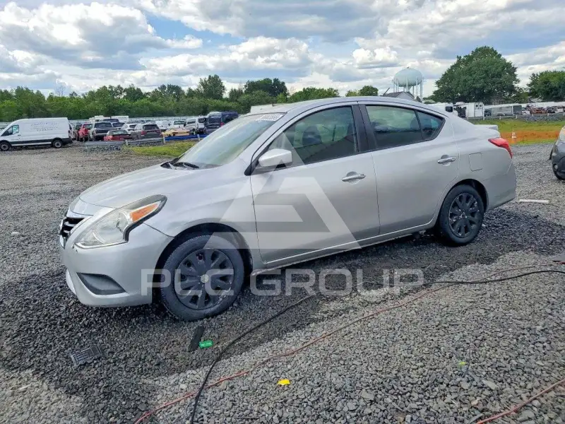2019 Nissan VERSA photo