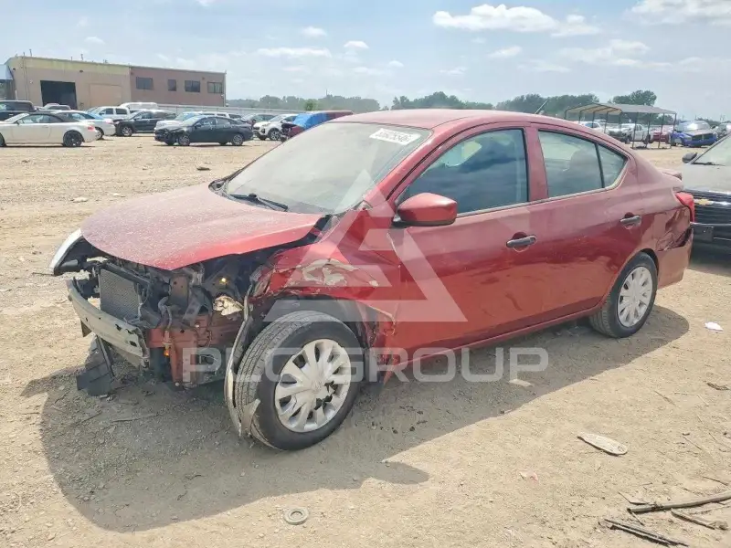 2019 Nissan VERSA photo
