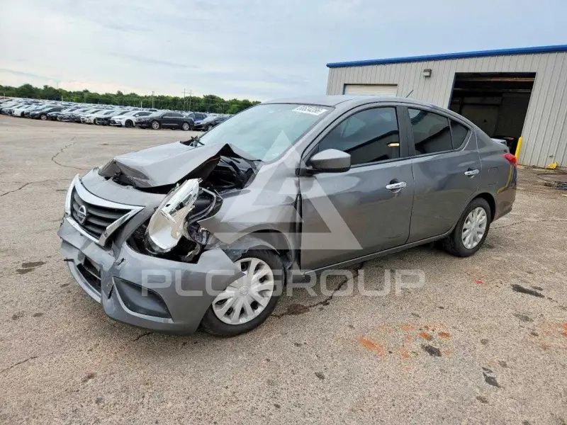 2019 Nissan VERSA photo