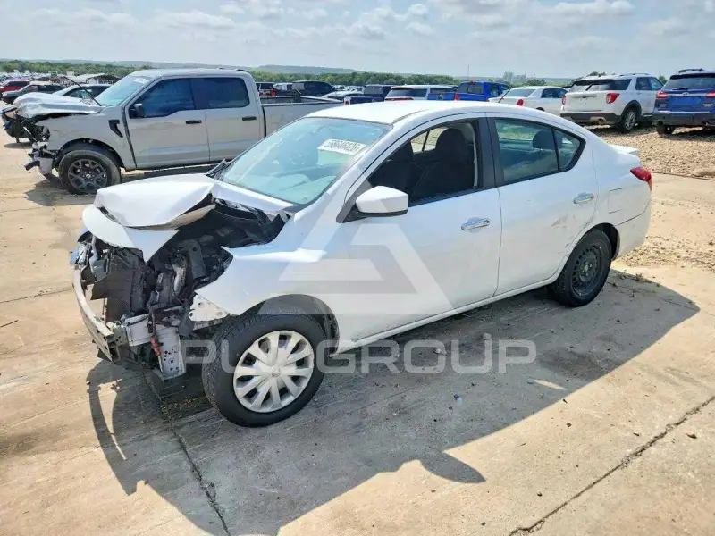 2019 Nissan VERSA фото
