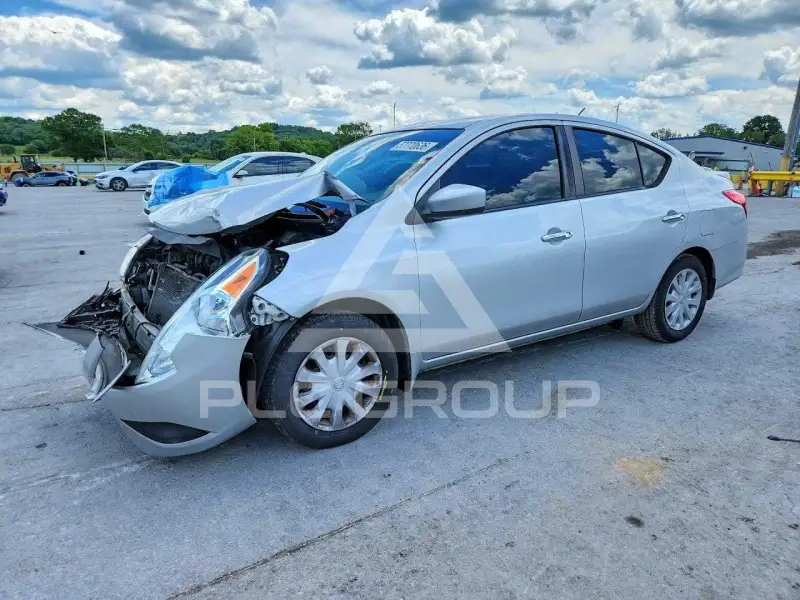 2019 Nissan VERSA фото