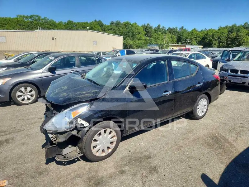 2019 Nissan VERSA photo