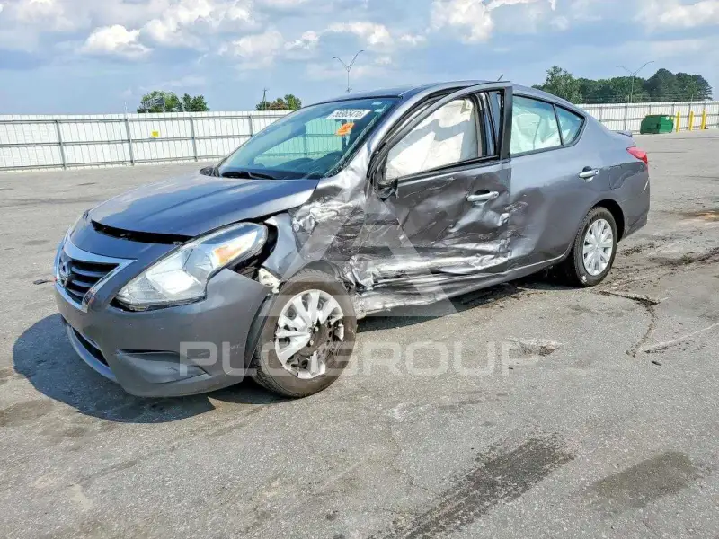 2019 Nissan VERSA photo