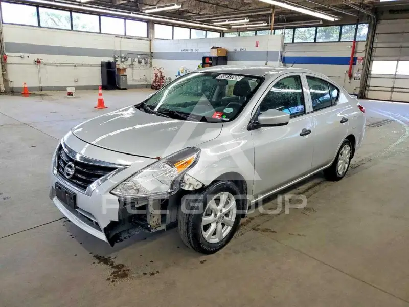2019 Nissan VERSA photo