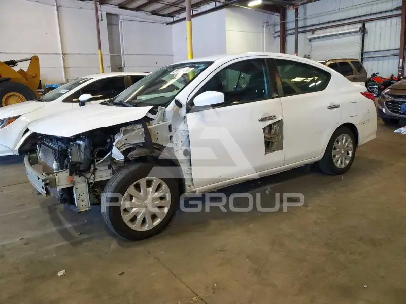 2019 Nissan VERSA фото