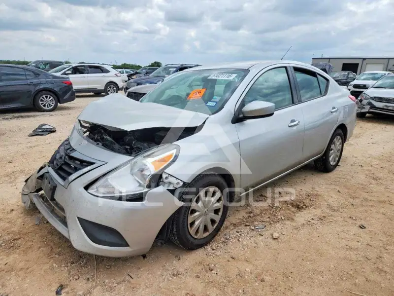 2019 Nissan VERSA фото