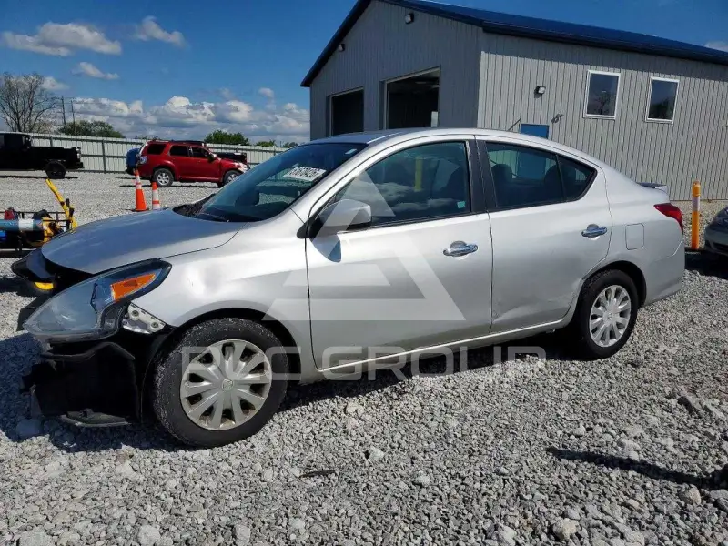 2019 Nissan VERSA фото