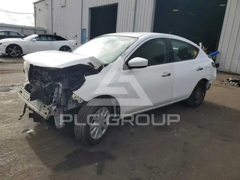 2019 Nissan VERSA photo