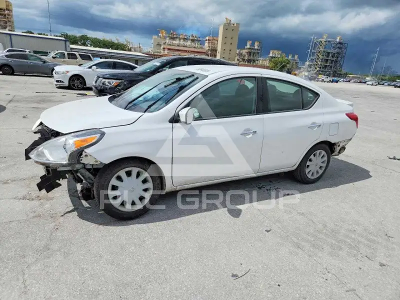 2019 Nissan VERSA photo