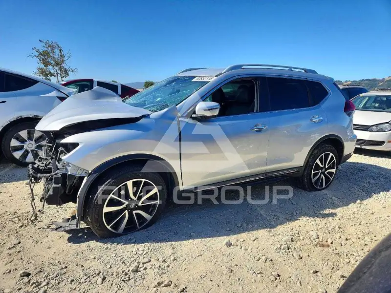 2019 Nissan ROGUE photo