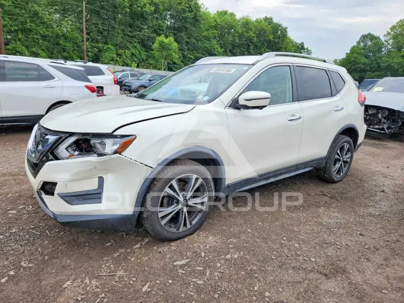 2019 Nissan ROGUE photo
